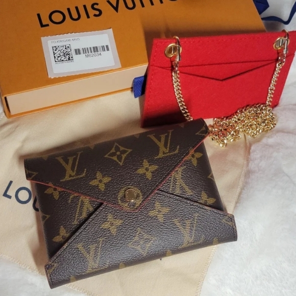 Authentic, NEW Louis Vuitton |Size Medium Pouch| Kirigami Pochette 2021| - Picture 5 of 6